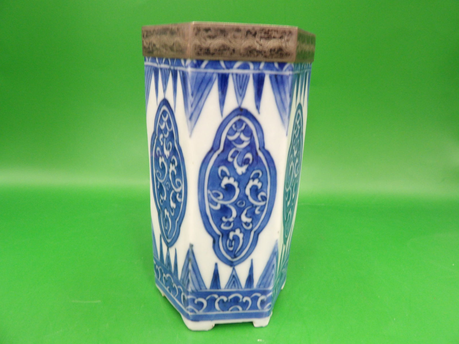 antique Chinese export porcelain blue and white brush holder Qing dynasty (1 of 8)