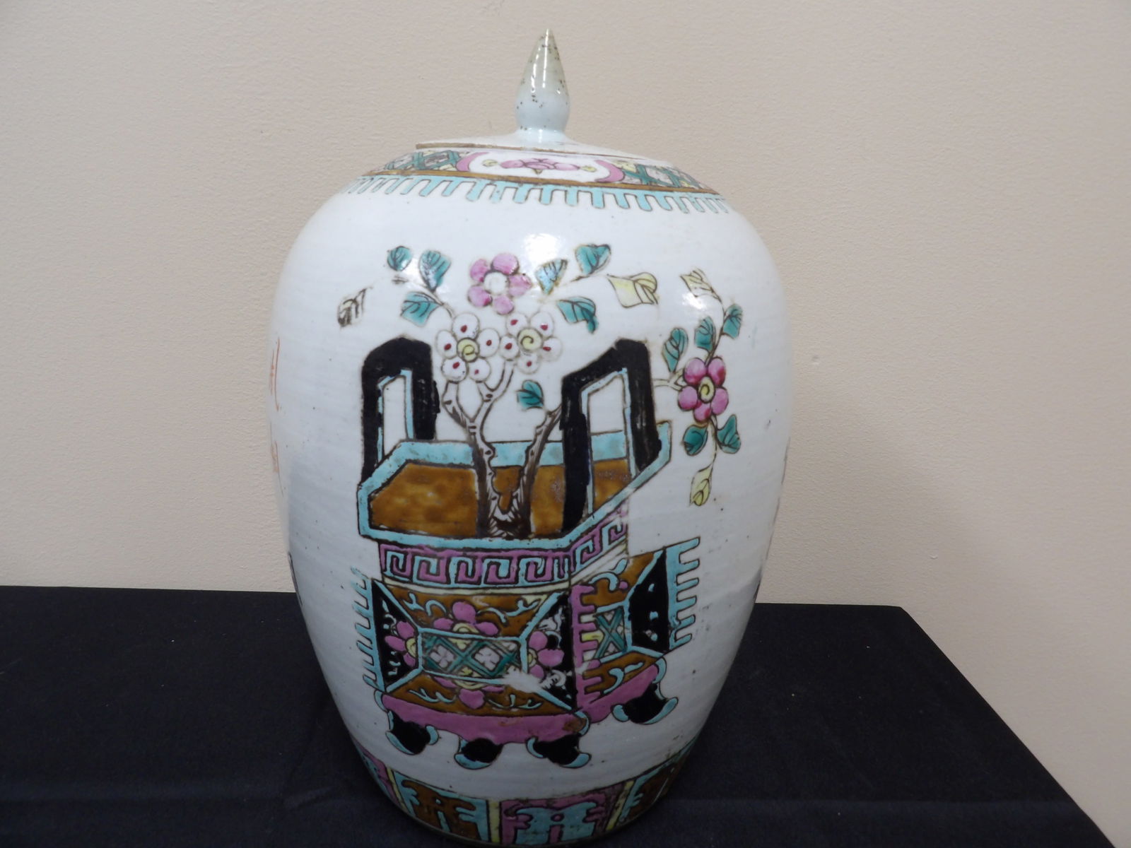 antique Chinese hand painted porcelain ginger jar signed fine details (1 of 8)