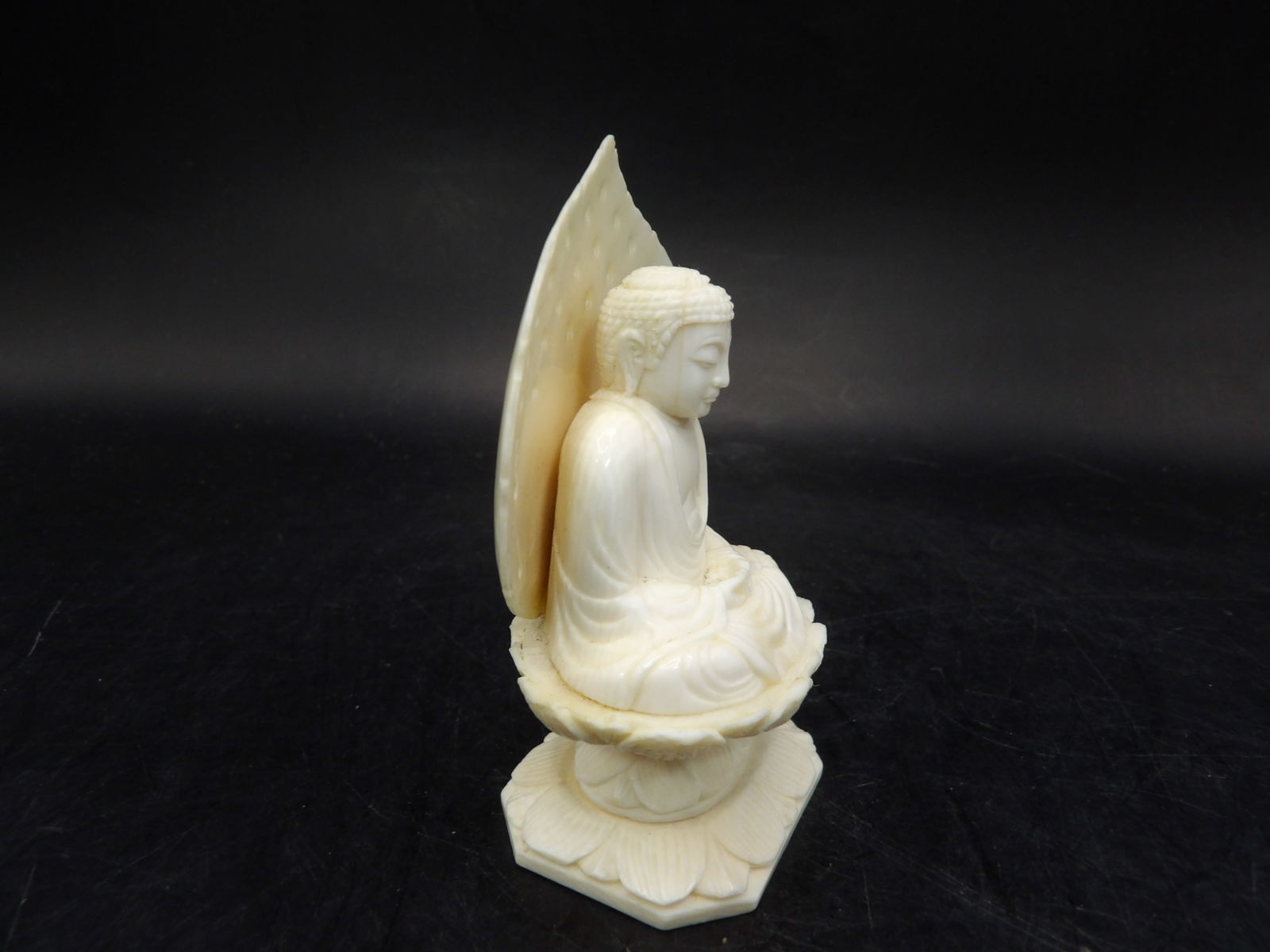 fine antique carved buddha statue signed - No Export: 3 inches height. No international shipping.