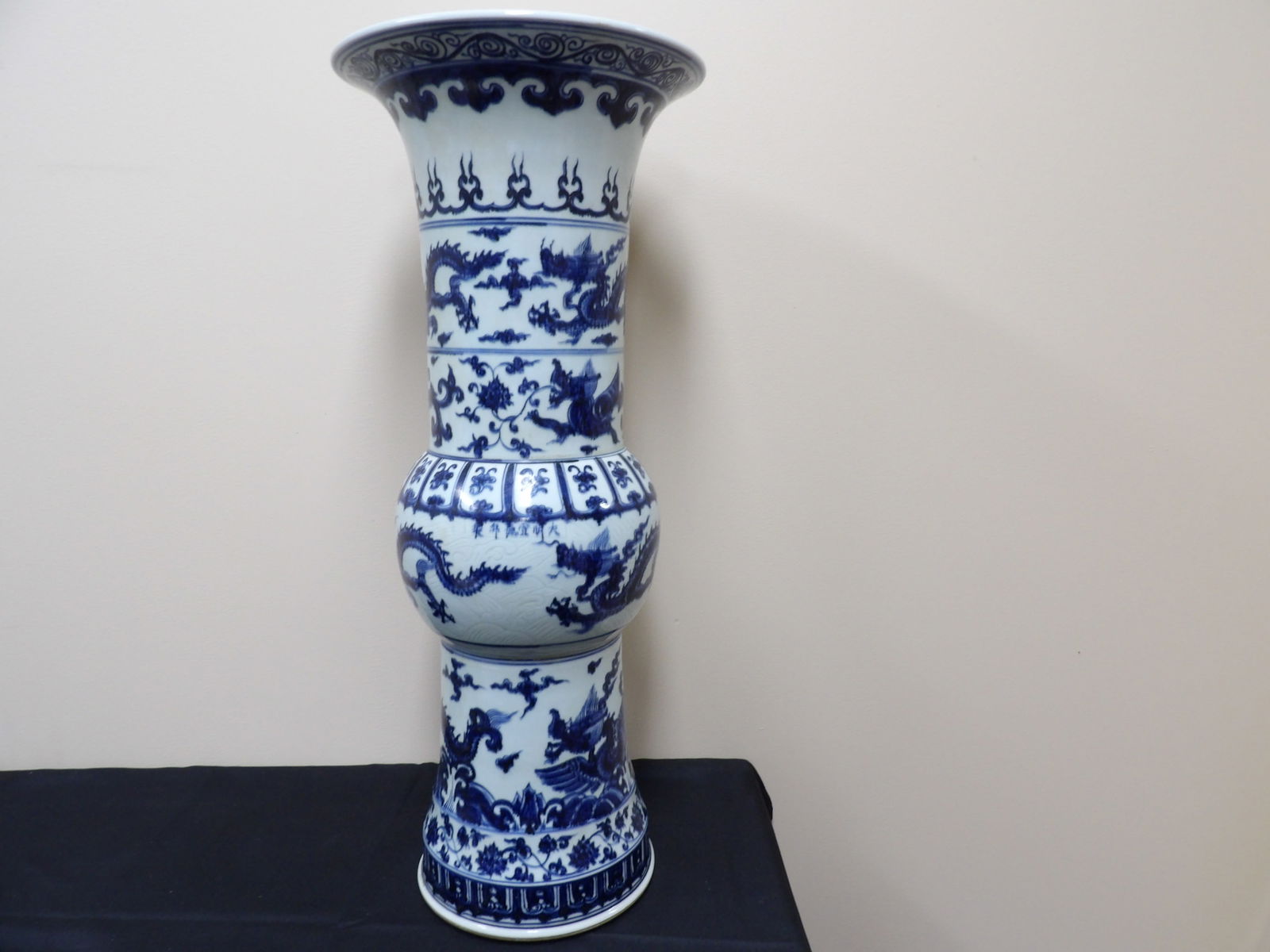 Chinese blue and white dragon sleeve vase Gu shaped vase signed Ming dynasty Xuande mark: 27.6 inches height. Ming dynasty Xuande mark on the middle of the vase.