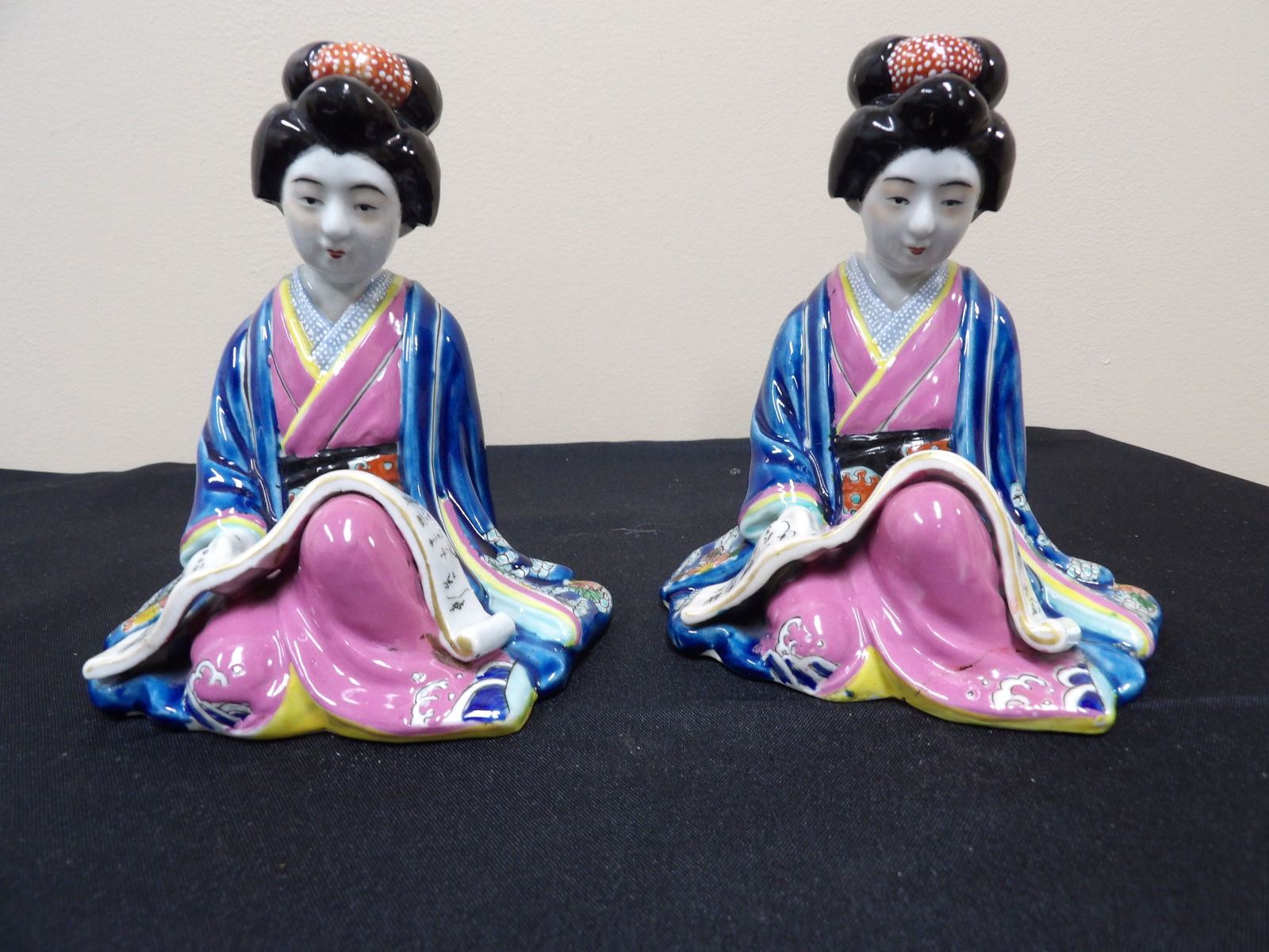 rare antique Japanese Kutani porcelain figurines of seated geisha lot of 2 early Showa Era (1 of 7)