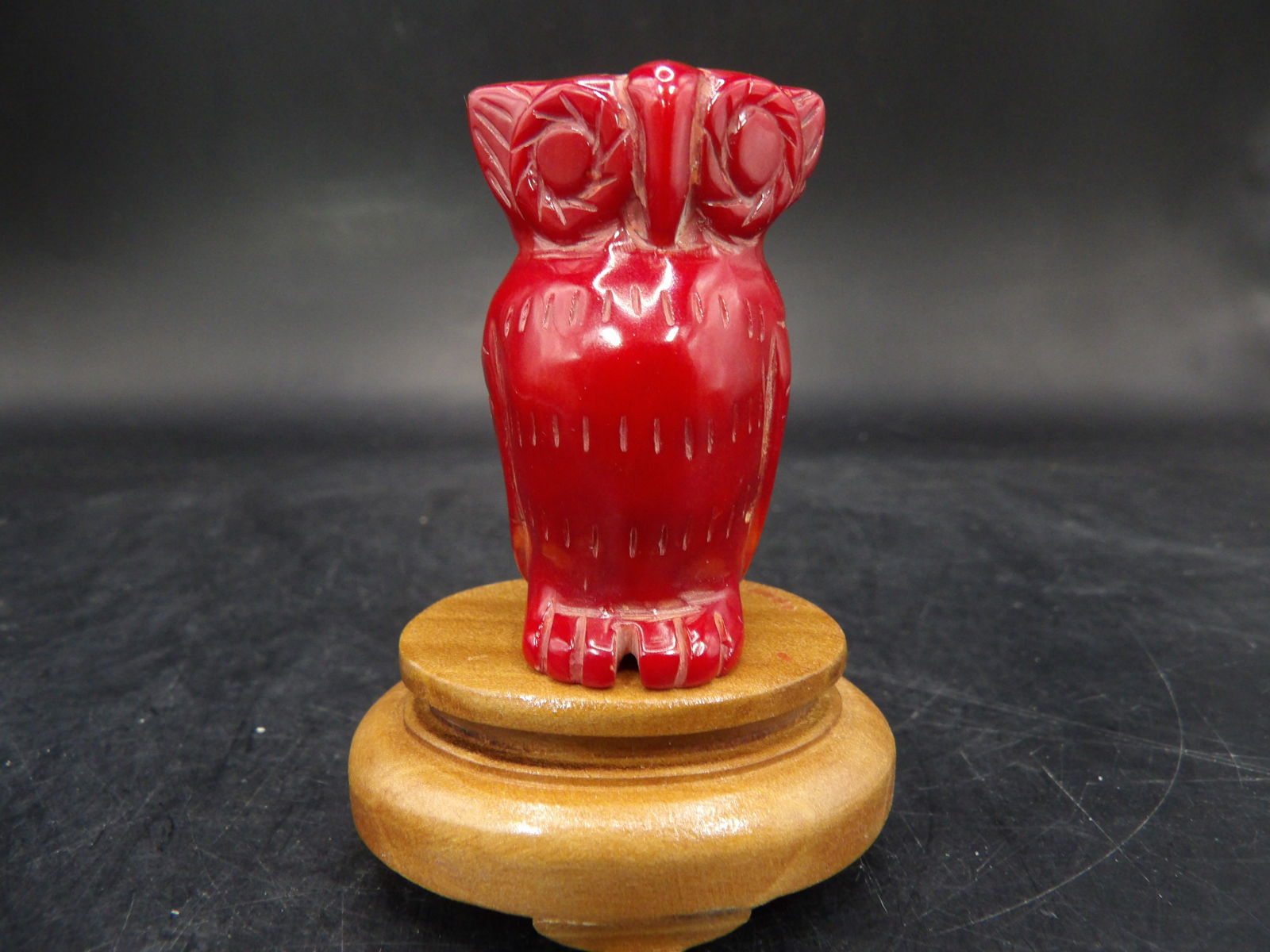 Chinese coral owl carving on wooden base (1 of 4)
