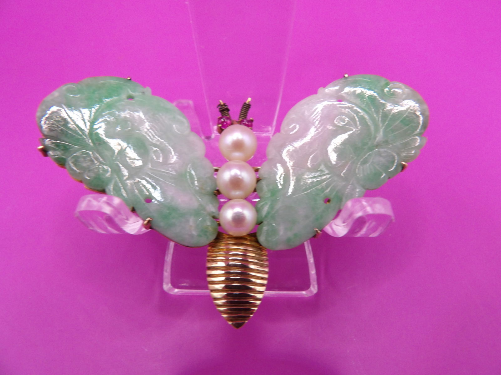 Stamped 14k antique Chinese jadeite jade and pearl gold brooch: 2.5 inches length. 13.5 grams.