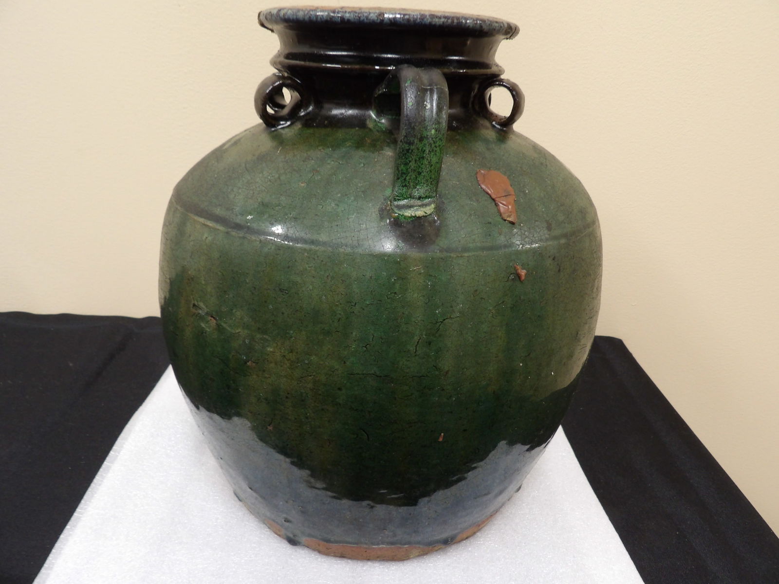 Qing dynasty Chinese antique green glazed porcelain oil jar (1 of 8)