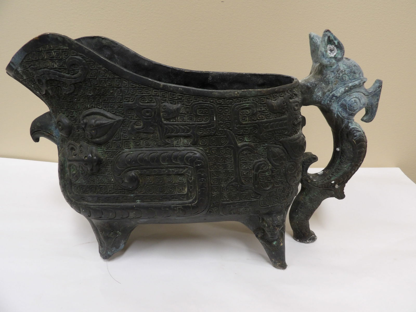 Chinese bronze vessel with dragon handle (1 of 7)