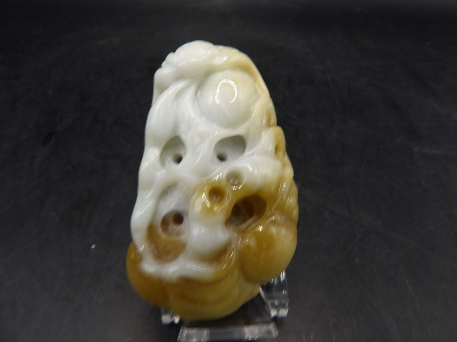 Chinese jadeite jade fine carved bats peach coin pendant: 2.1 inches height. 47 grams.