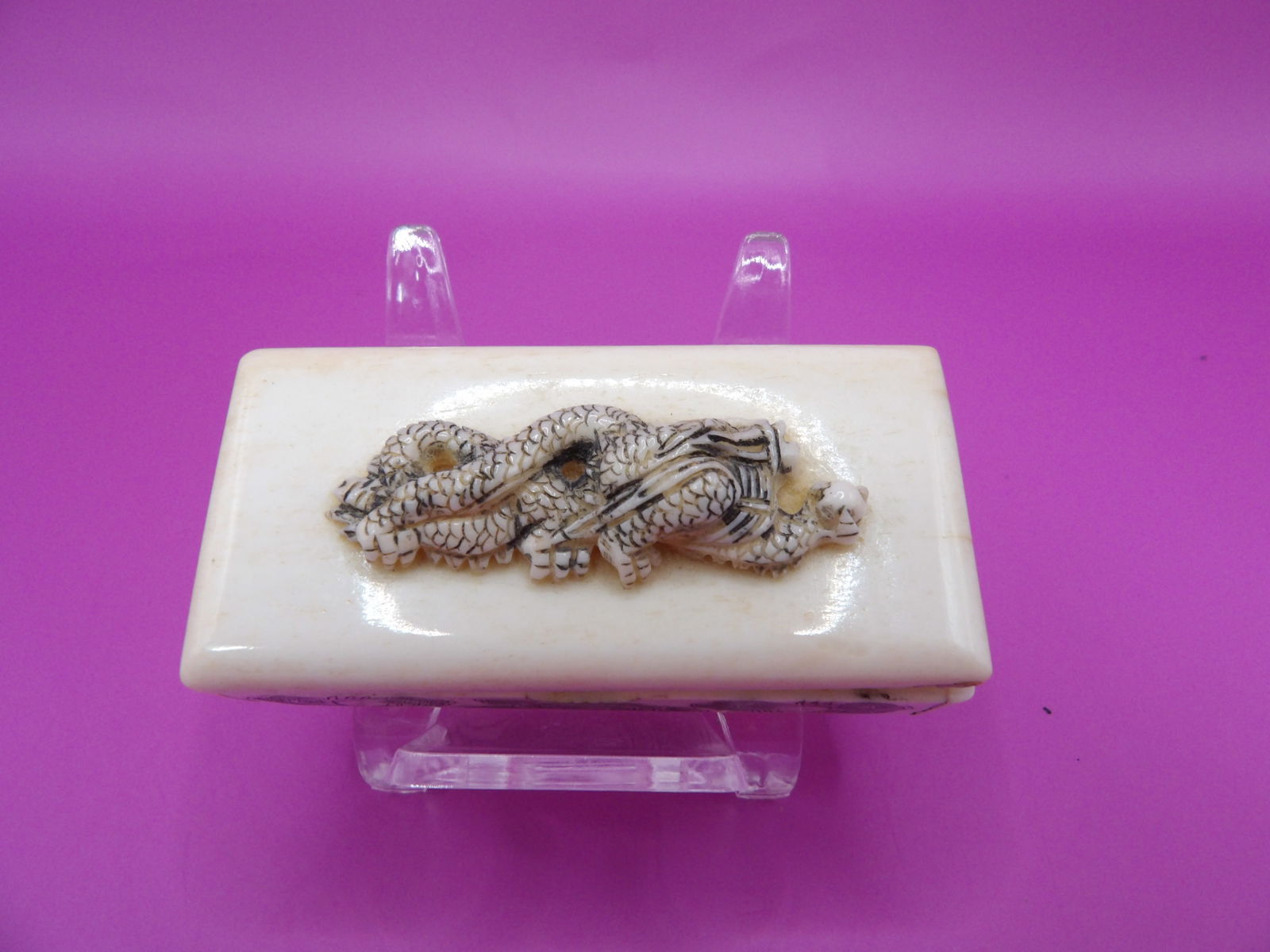 Fine carved Asian lidded box with snakes on the lid signed on the bottom - No Export: 2.5 inches length. No international shipping.