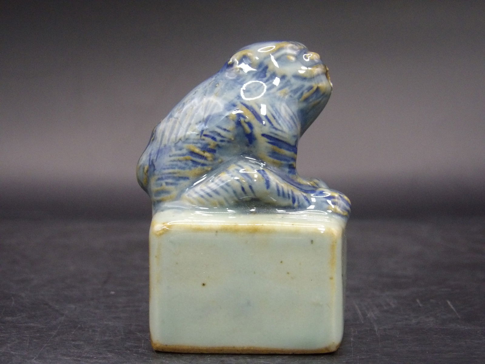 Chinese antique porcelain foo dog seal stamp: Size is 1.75 x 1.6 x 2.5 inches.