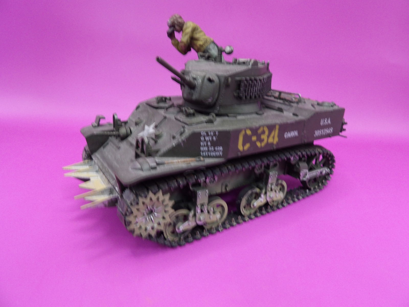 Unimax USA Stuart C-34 model tank (1 of 5)