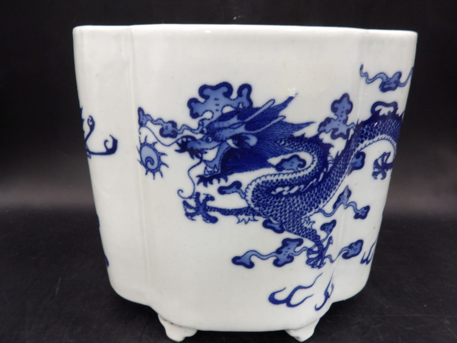 Chinese porcelain dragon phoenix brush holder with Qing dynasty Kangxi mark (1 of 7)