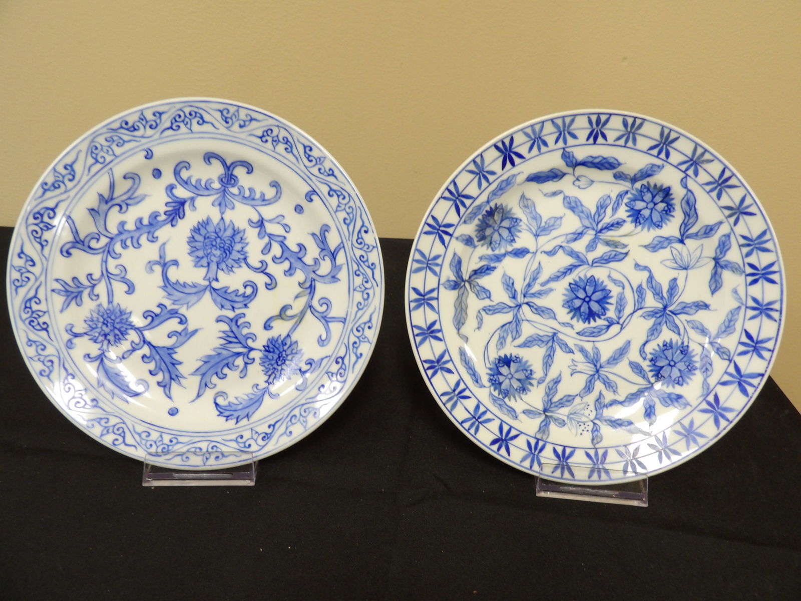 lot of 2 Chinese blue and white porcelain plates with Qing dynasty Qianlong mark (1 of 5)
