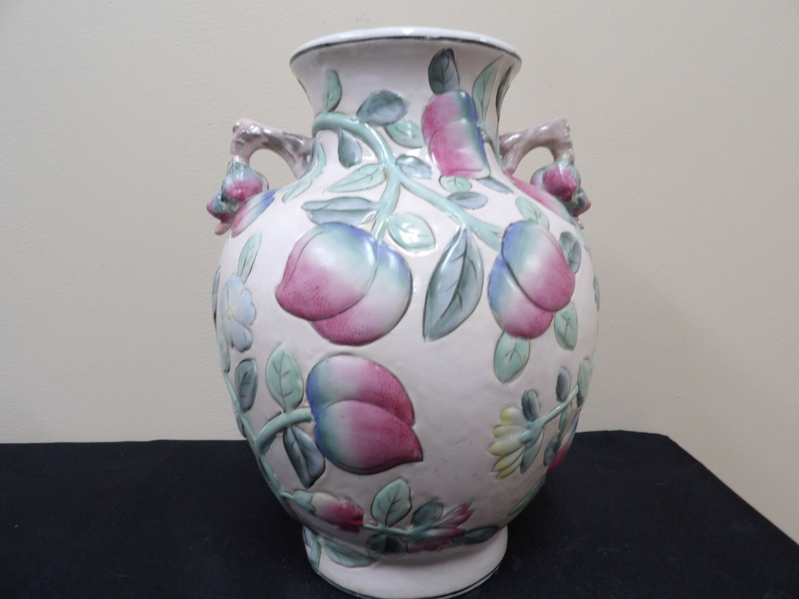 Chinese peach porcelain vase with peach handles and Qing dynasty Qianlong mark (1 of 6)