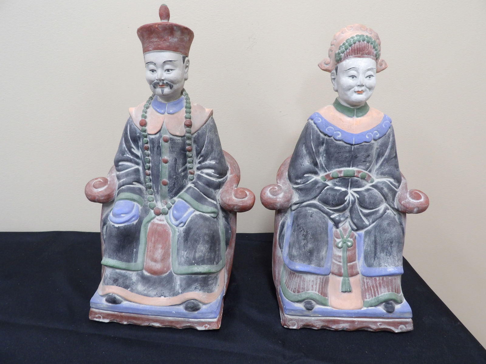 lot of 2 Chinese ceramic or pottery figures of an emperor and empress (1 of 6)