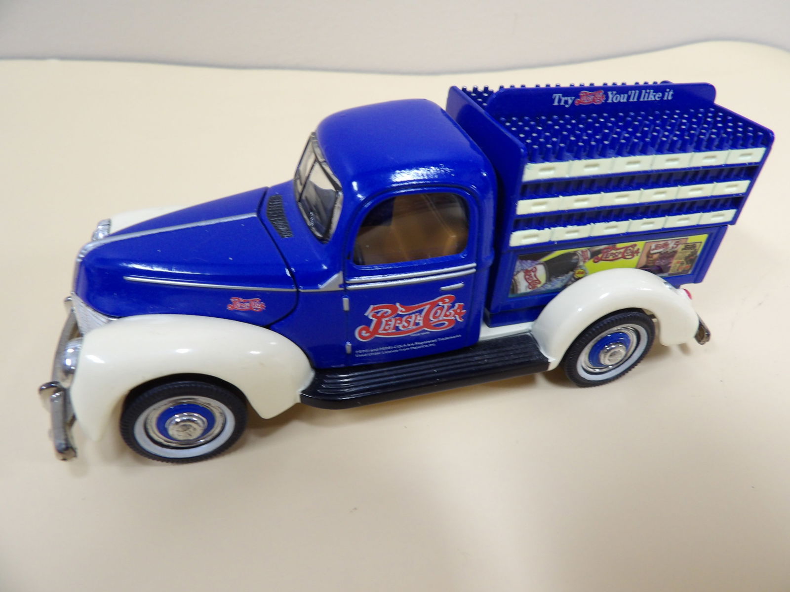 Golden Wheel 1940 Ford Pepsi Cola delivery truck no 9520 (1 of 5)