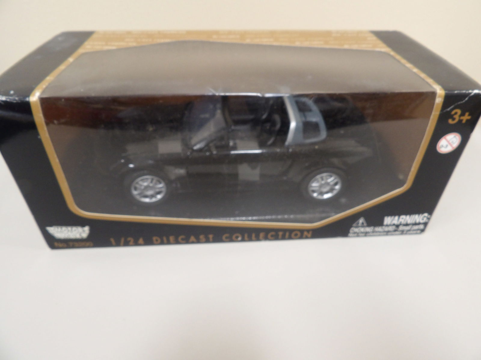 Motor Max 1:24 2004 Ford Mustang GT Concept Convertible: 7 inches length scale car in 9.5 inches length box.