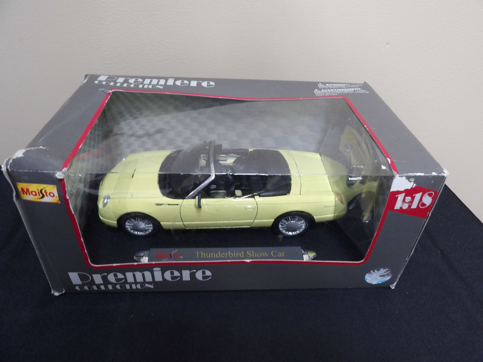 Maisto premiere collection 1:18 Thunderbird show car (1 of 7)