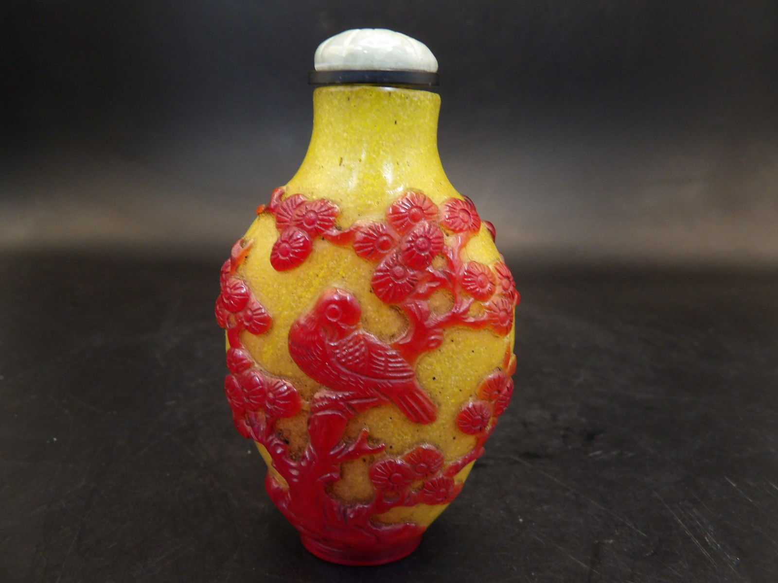antique Chinese yellow glass red overlay snuff bottle (1 of 7)