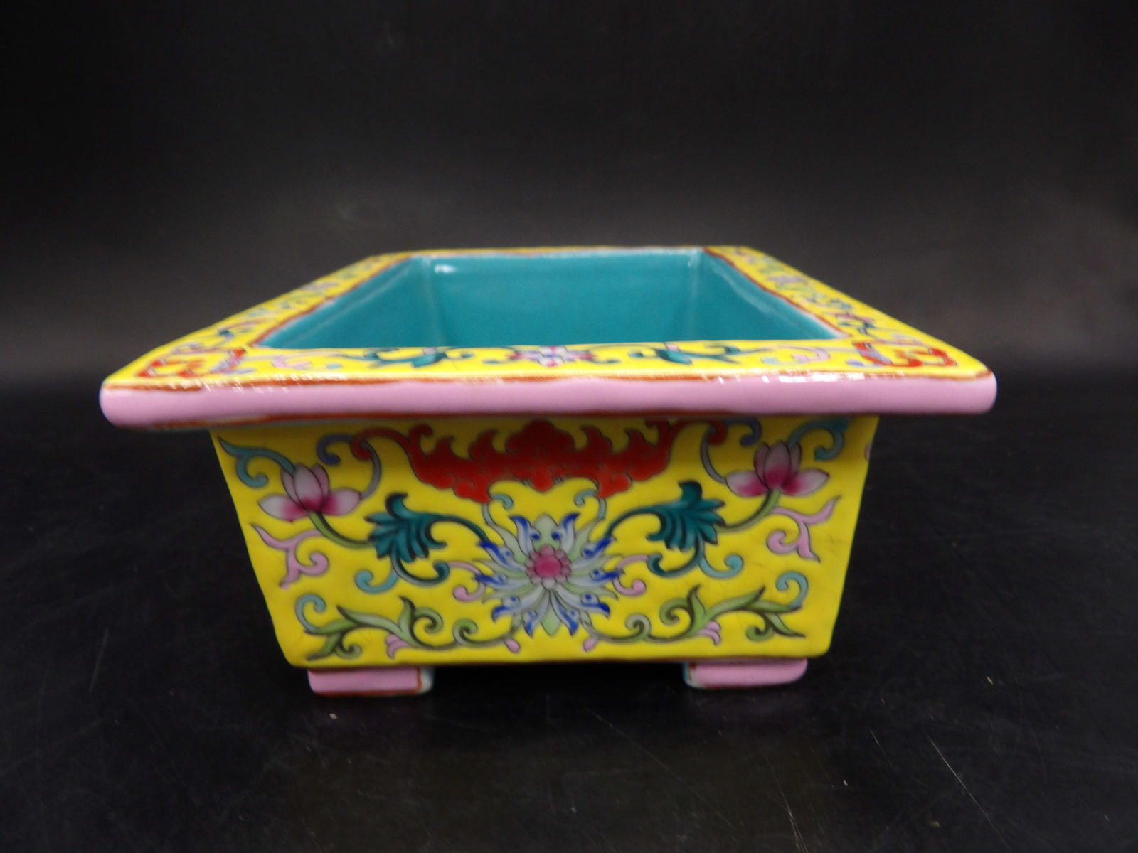 Chinese porcelain brush washer with Qing dynasty Yongzheng mark (1 of 6)