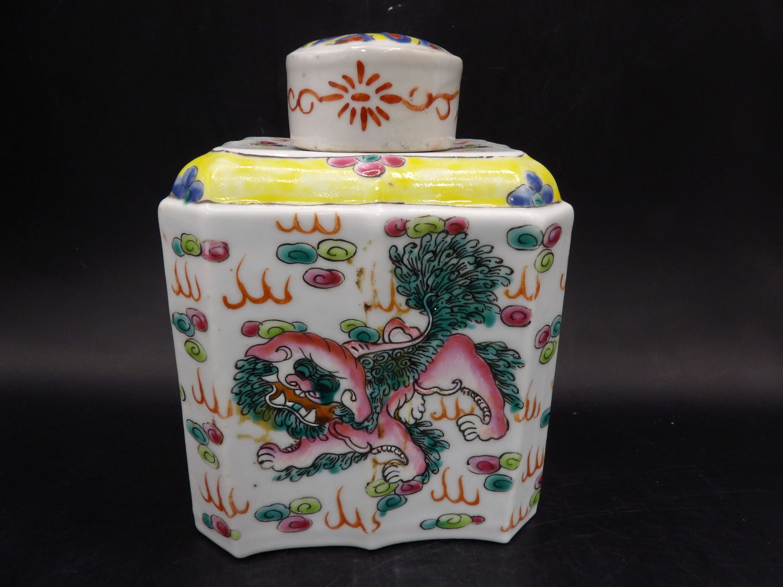 Very fine antique hand painted colorful foo dog candy lidded jar Chinese export: 5.7 inches height.