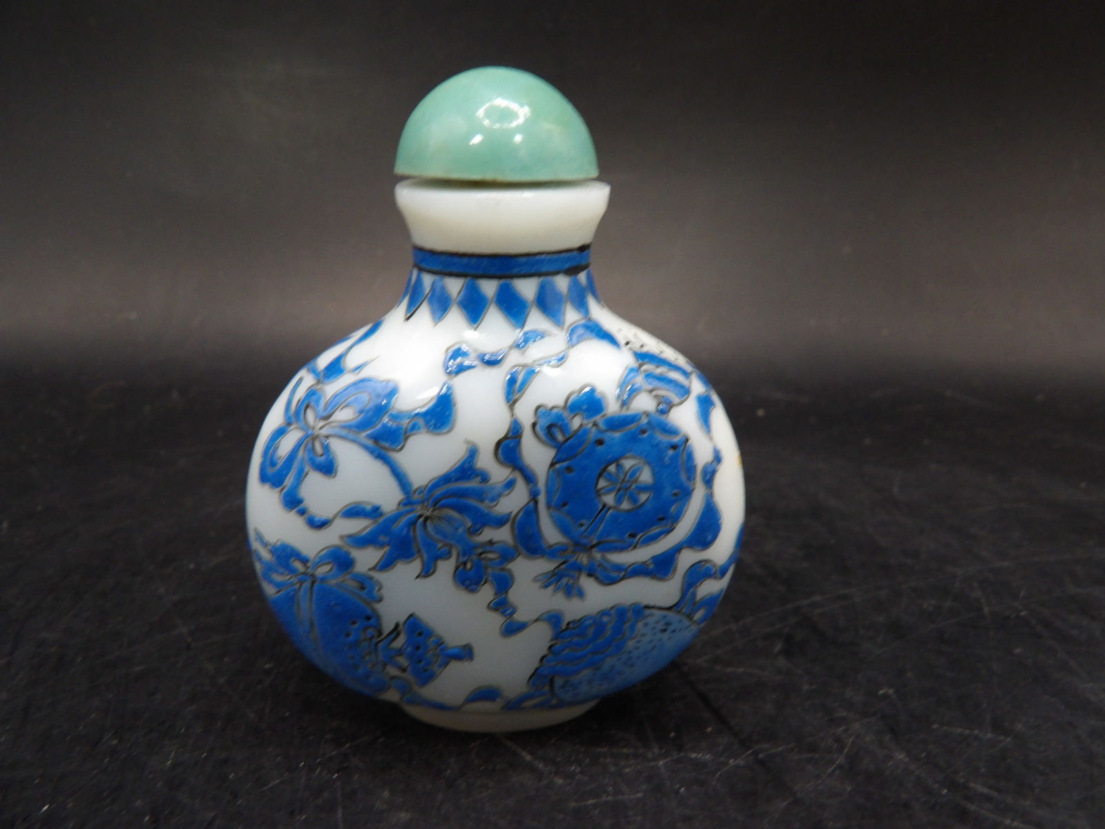 Chinese enamel hand painted glass snuff bottle with Gu Yue Xuan mark (1 of 7)