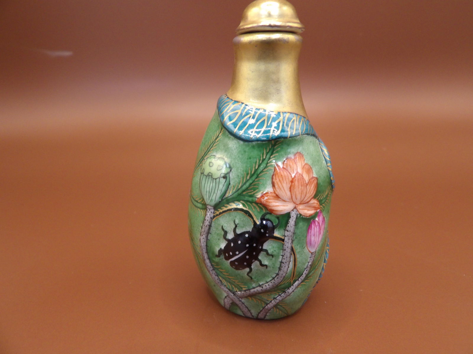 Chinese porcelain lotus shaped snuff bottle with Qing dynasty Qianlong mark: 2.8 inches height.