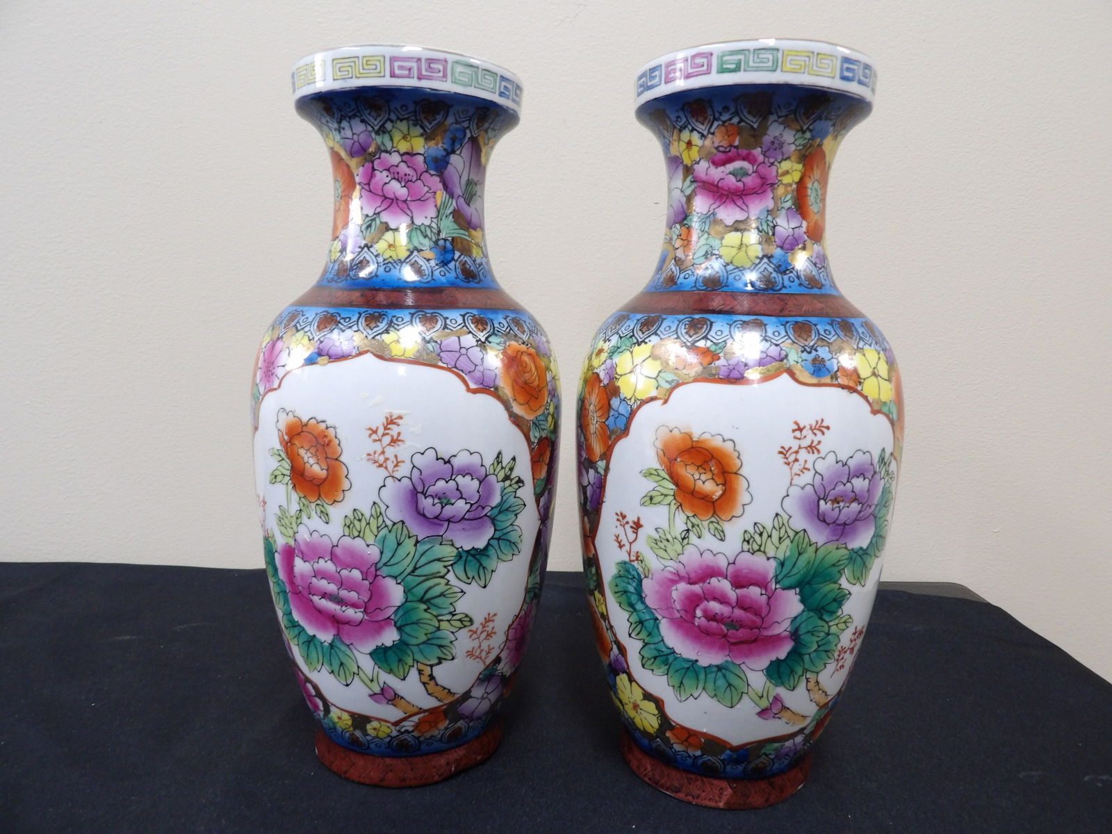 pair of Chinese porcelain vases with floral motif (1 of 6)