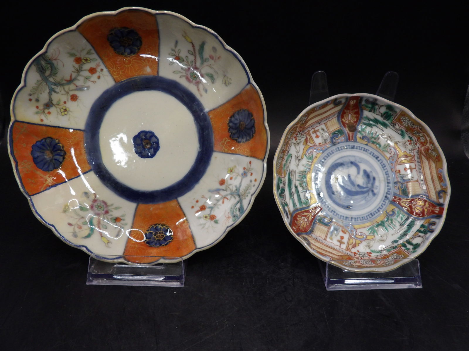 lot of 2 antique Japanese Imari plates with scalloped edges (1 of 6)