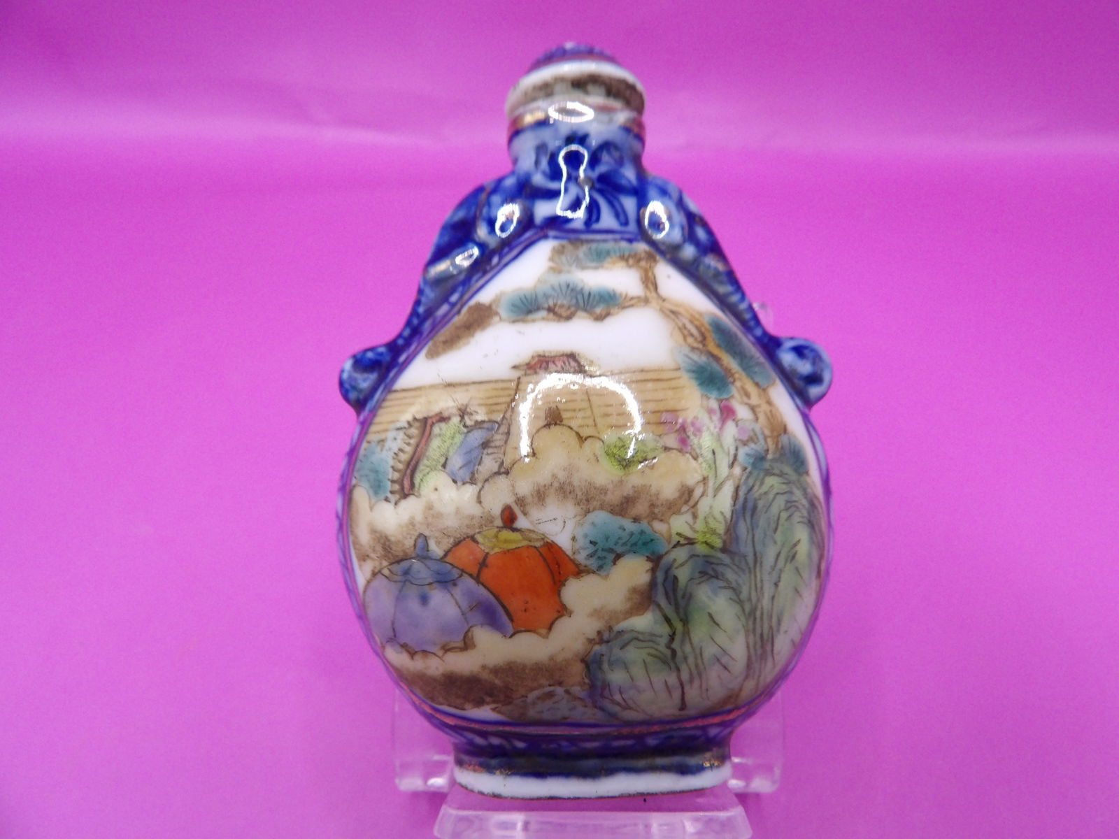 Chinese hand painted porcelain snuff bottle with warrior motif and Qing dynasty Qianlong mark: 2.9 inches height.