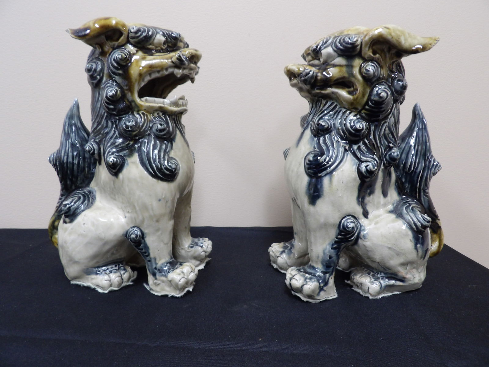 lot of 2 antique Chinese Qing dynasty polychrome porcelain guardian lion statues (1 of 9)