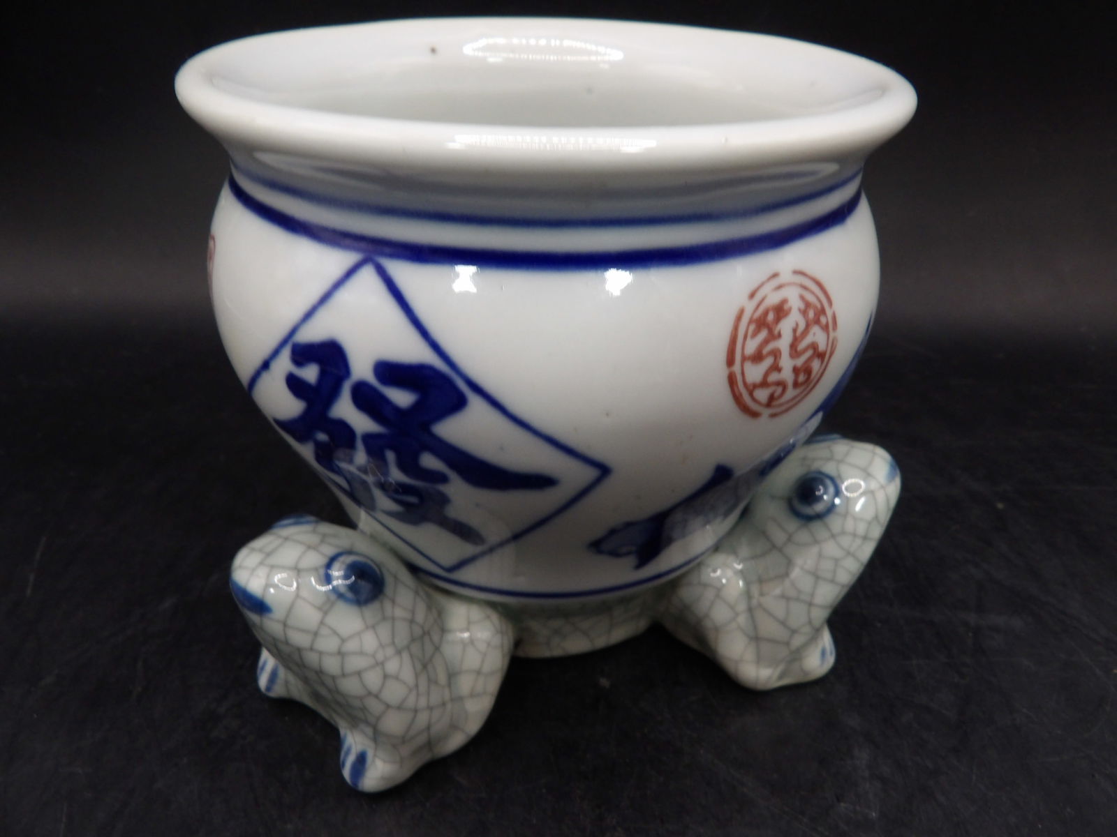 Chinese blue and white porcelain brush pot with frog base and crackle glaze (1 of 6)