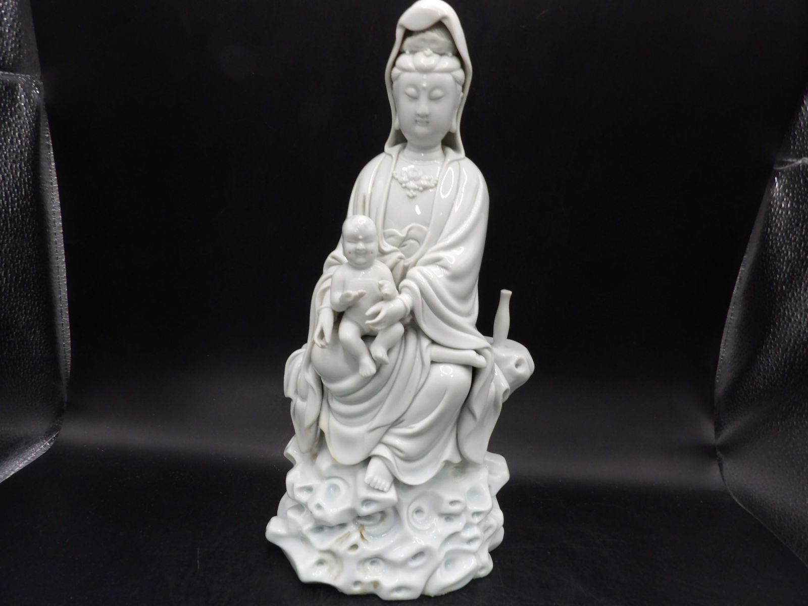 very rare Chinese antique Dehua porcelain Kwan Yin statue with famous "Fisherman" seal mark: Signed on the back of statue. 11.8 inches height. Fine quality. Dehua Blanc De China. Very famous "Fisherman" seal mark.