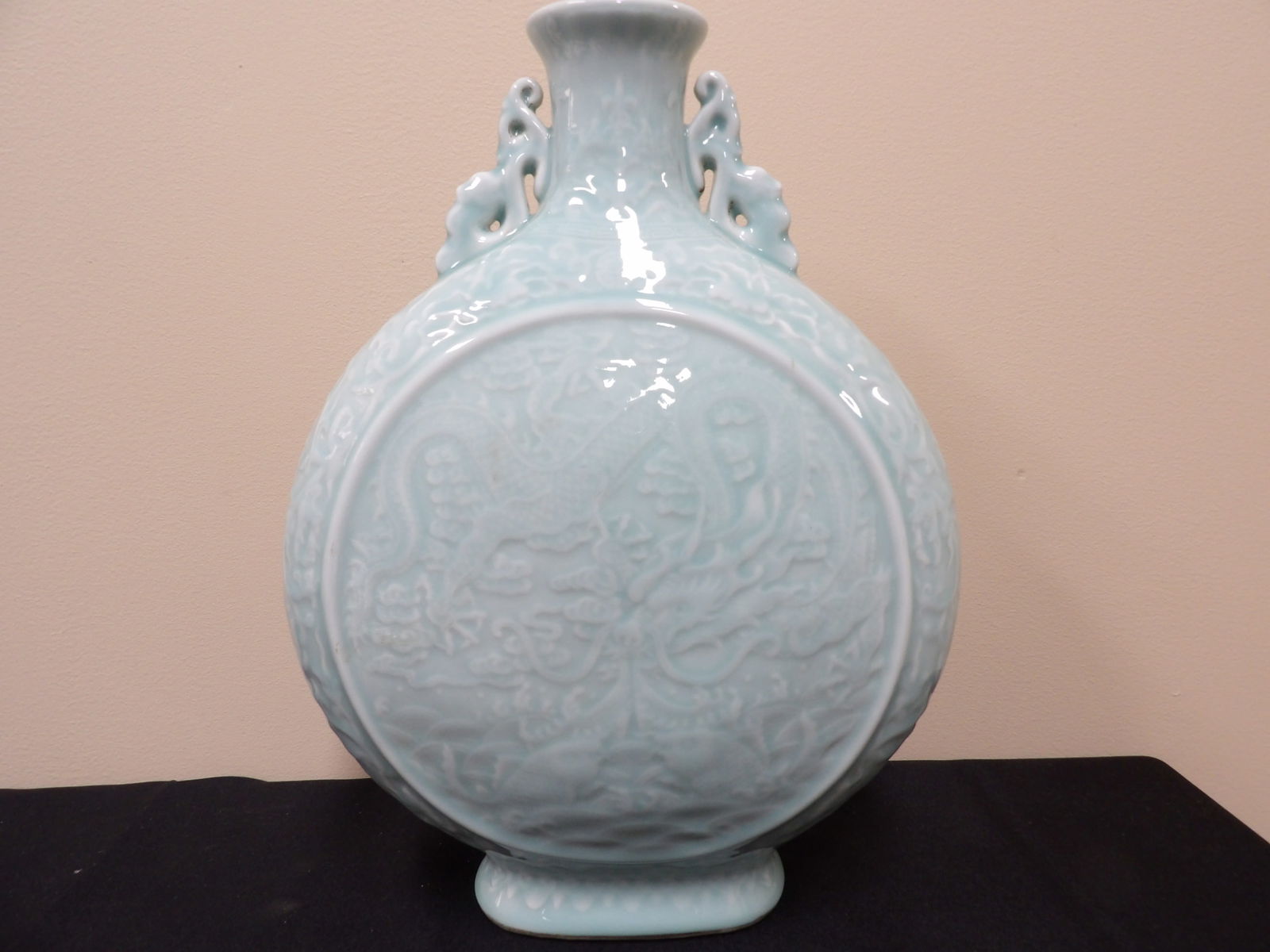 Chinese porcelain dragon motif moon vase with Qing dynasty Qianlong mark: 14.3 inches height.
