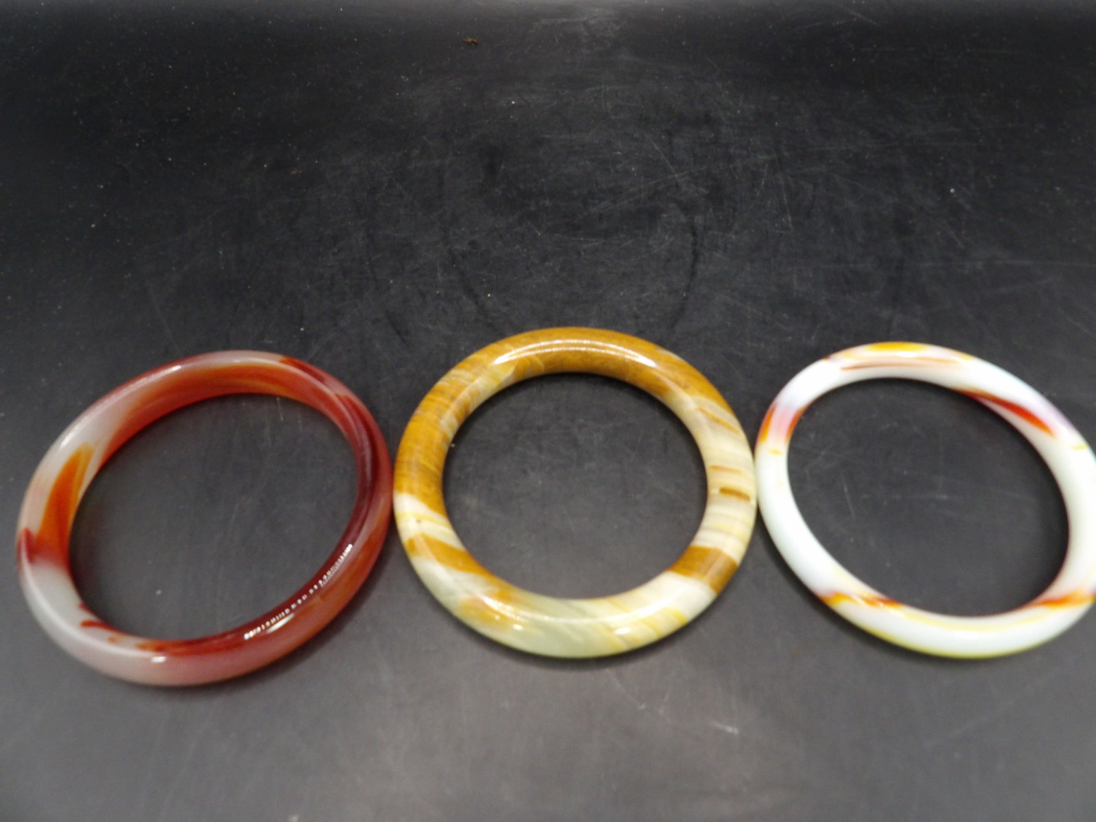 lot of 3 Chinese carved agate bracelet bangles (1 of 7)