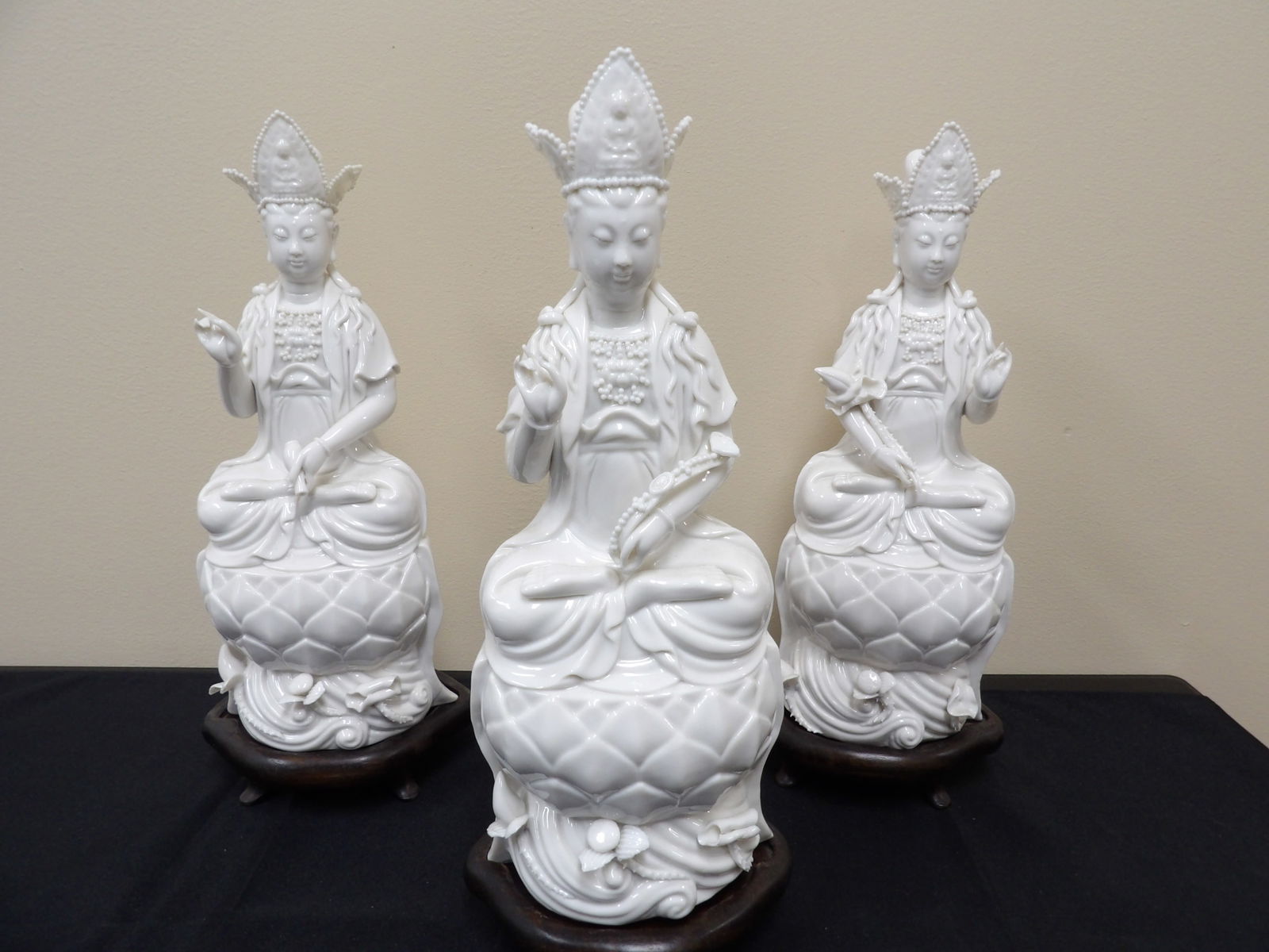Lot of 3 Chinese Blanc De China Dehua porcelain Kwan Yin statue with wooden base (1 of 12)