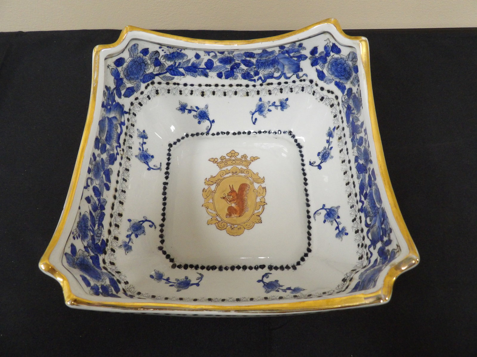 Chinese export Armorial porcelain gold gilt square bowl signed on the bottom: 9 inches length. No reserve.