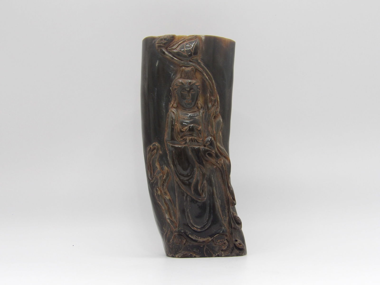 Chinese Kwan Yin and boy Horn Carving 6.6 inches height: One side is carved Kwan Yin. The other side is carved a boy. 6.6 x 2.8 x 1.5 inches. 278 grams.