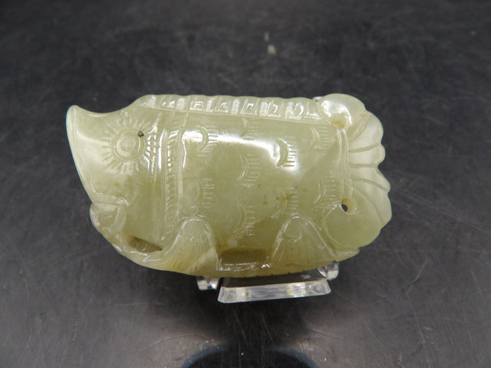 Chinese jade carved fish pendant (1 of 4)