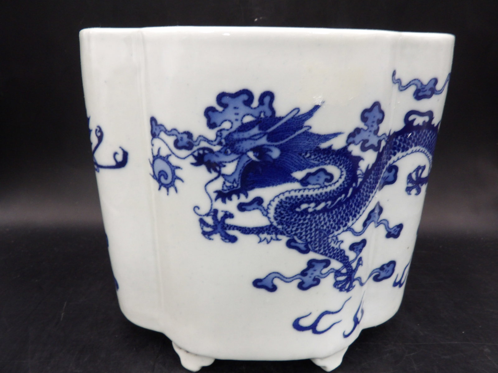Chinese porcelain dragon phoenix brush holder with Qing dynasty Kangxi mark: 6.6 inches length.