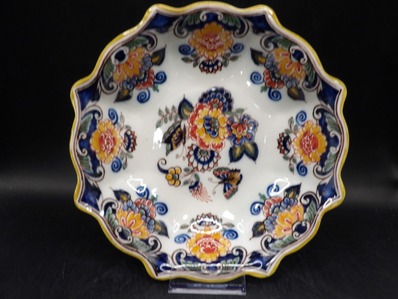 hand painted Makkum flora porcelain fruit bowl with scalloped edges and hanging strap: 8.5 inches diameter.