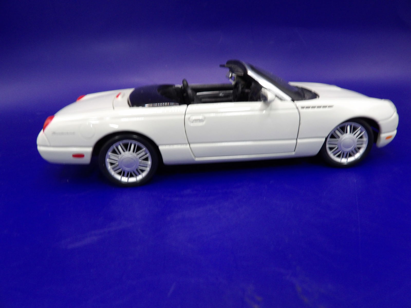 Maisto 1:25 Thunderbird - 3