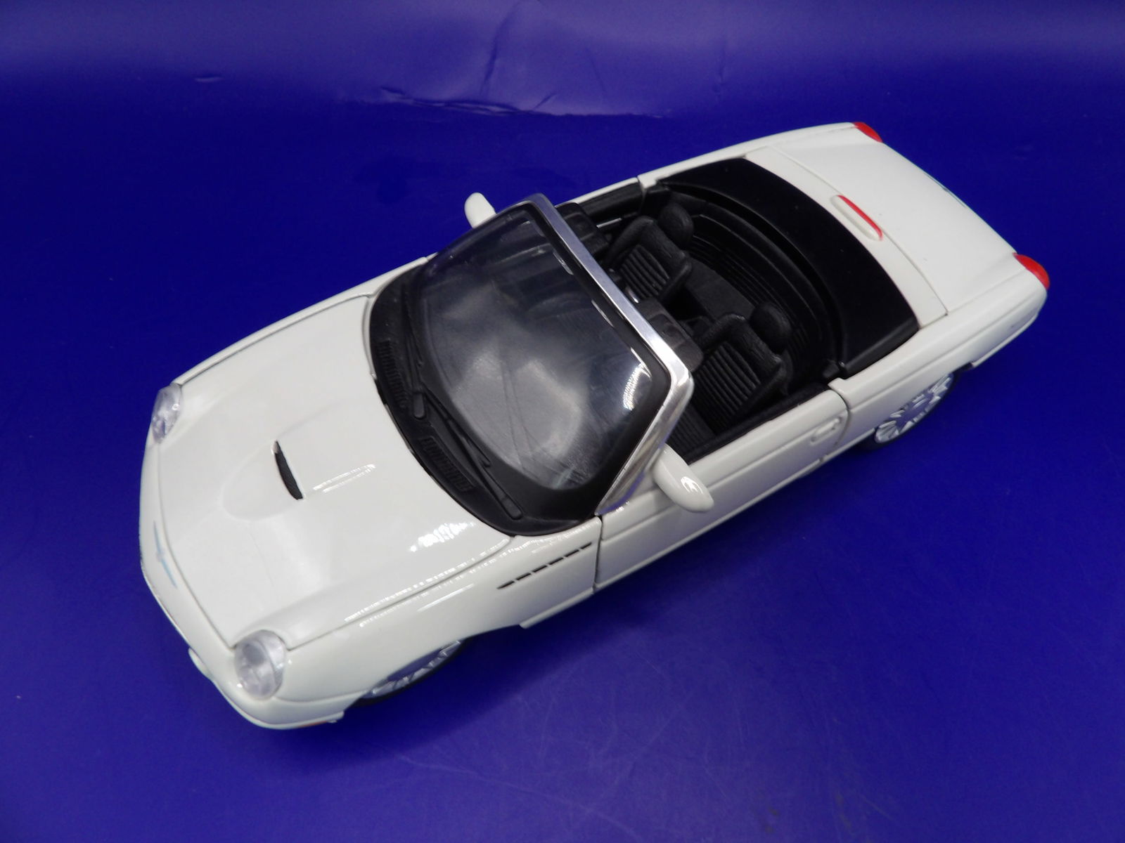 Maisto 1:25 Thunderbird - 6