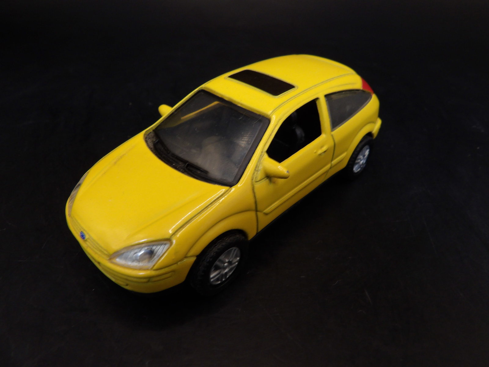 Ford Focus: 3.8 inches length.