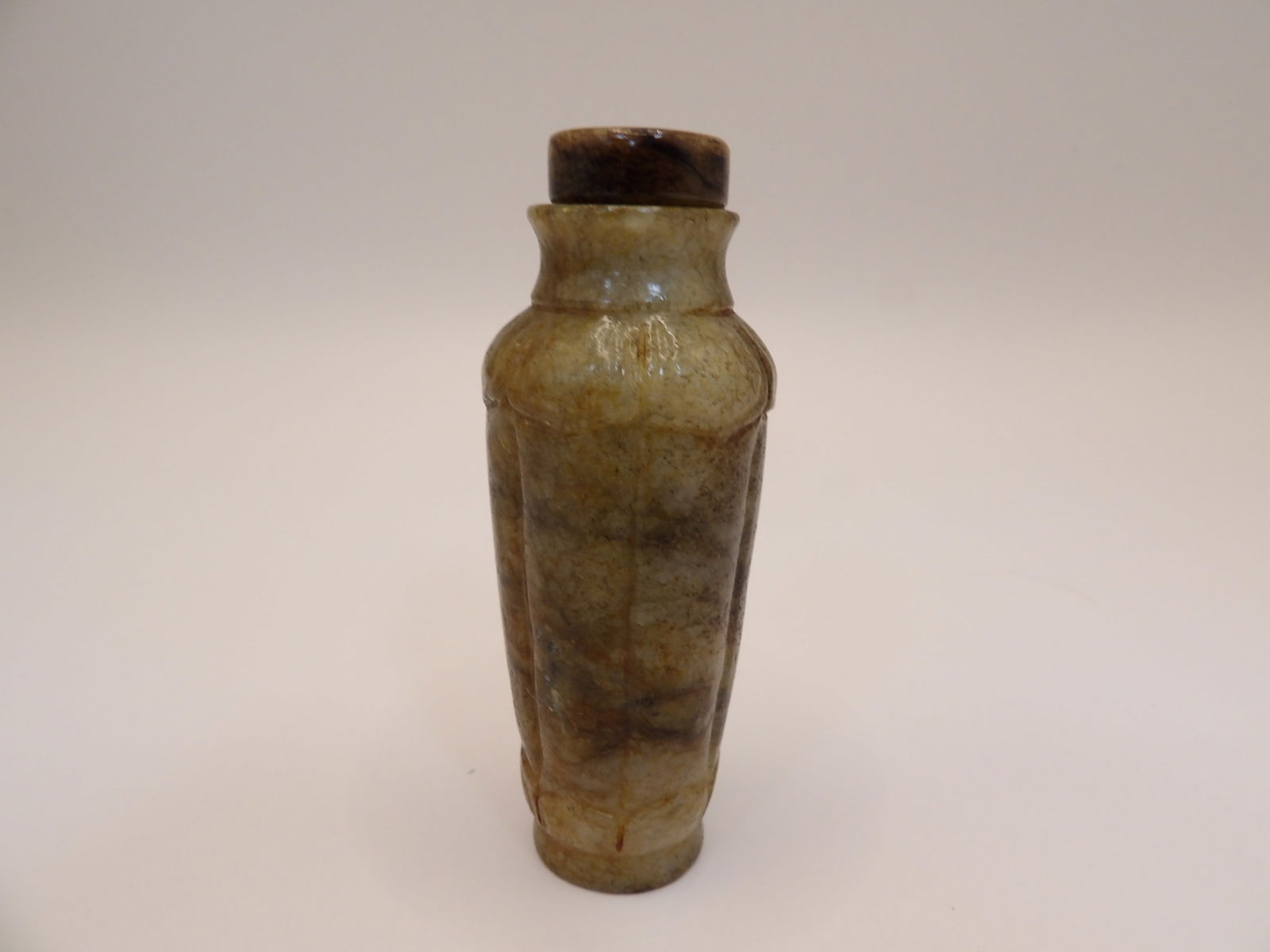 Chinese russet jade snuff bottle (1 of 5)