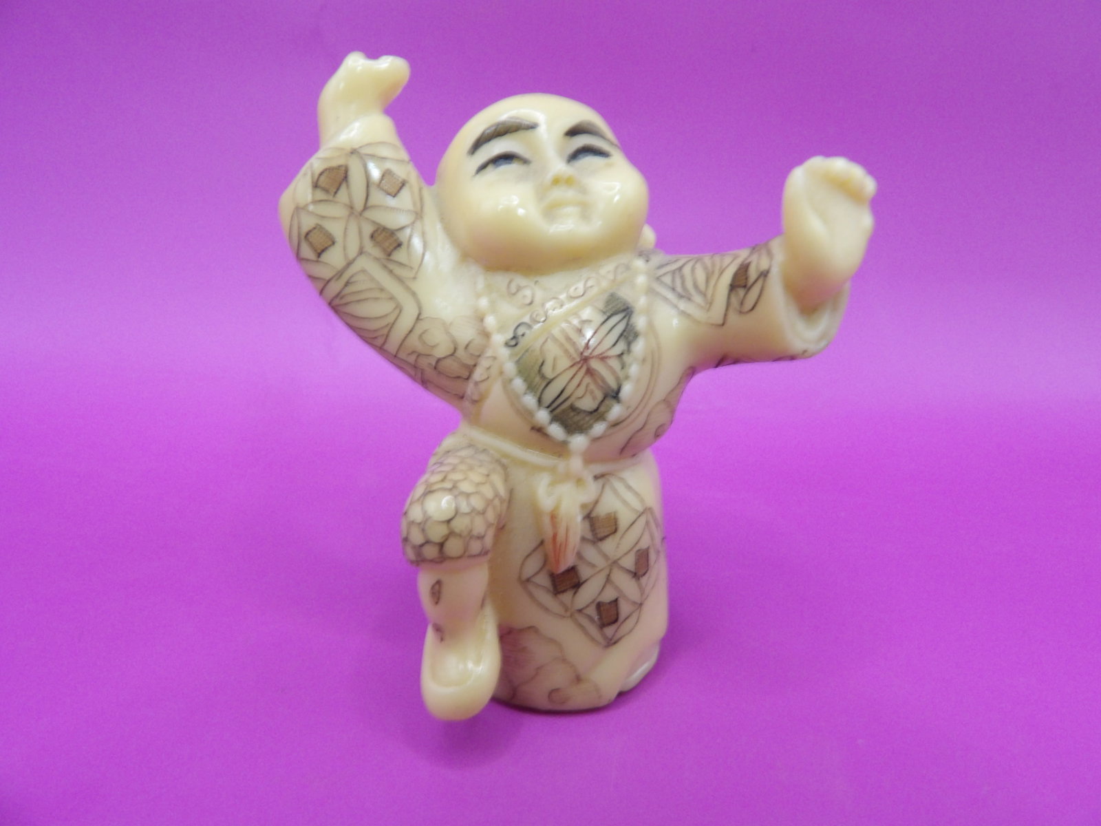 Japanese bakelite boy carving signed on the bottom: 2.2 inches height.