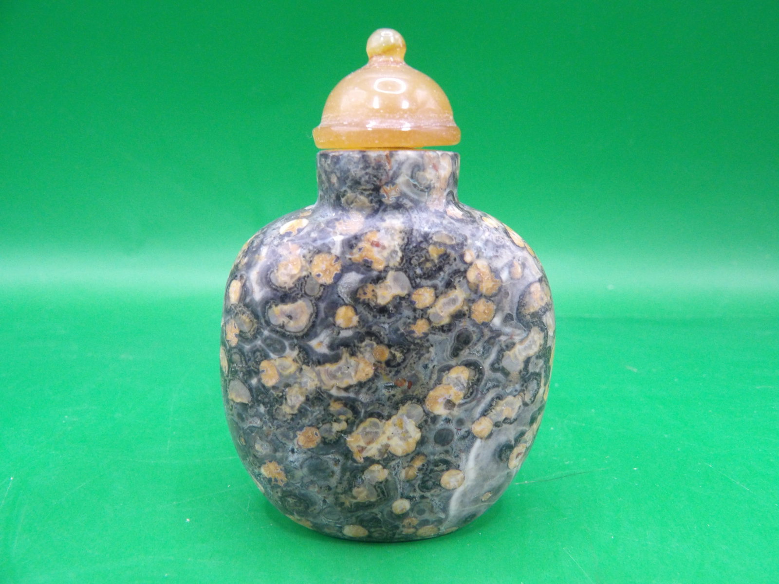 Chinese pudding stone snuff bottle (1 of 5)