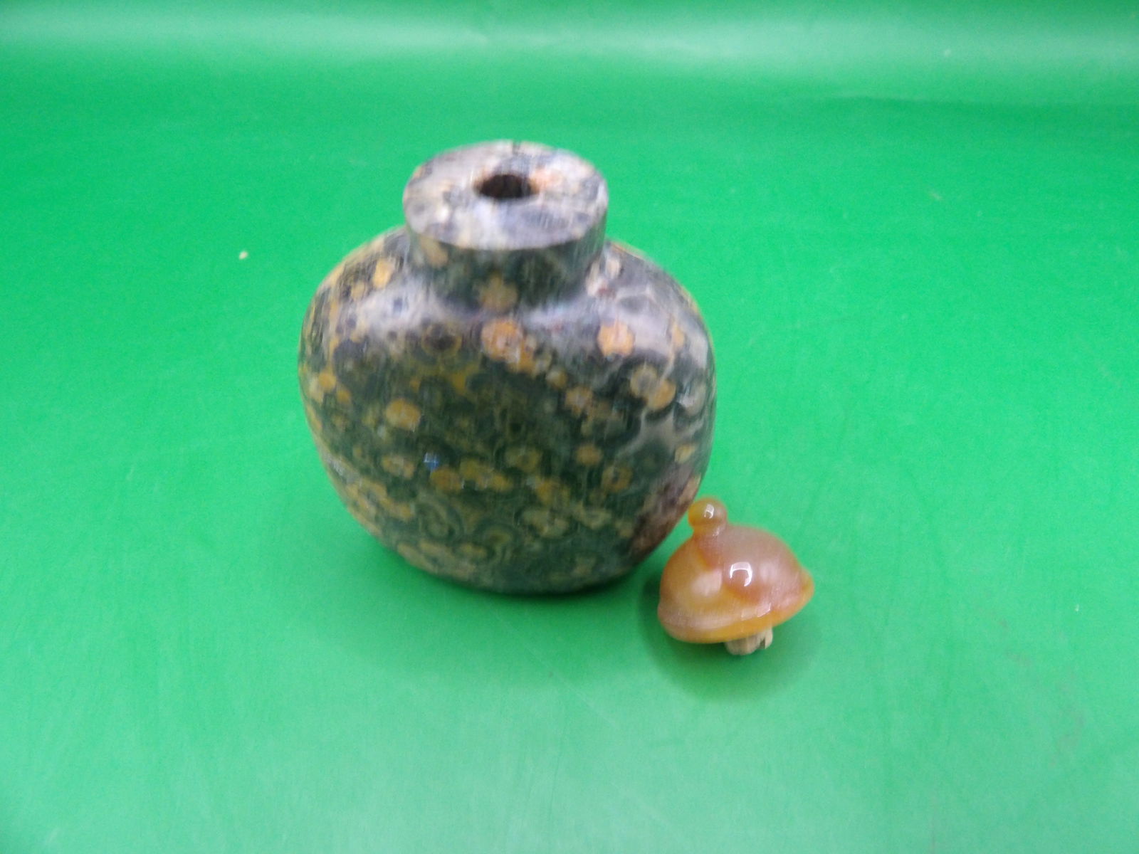 Chinese pudding stone snuff bottle - 4