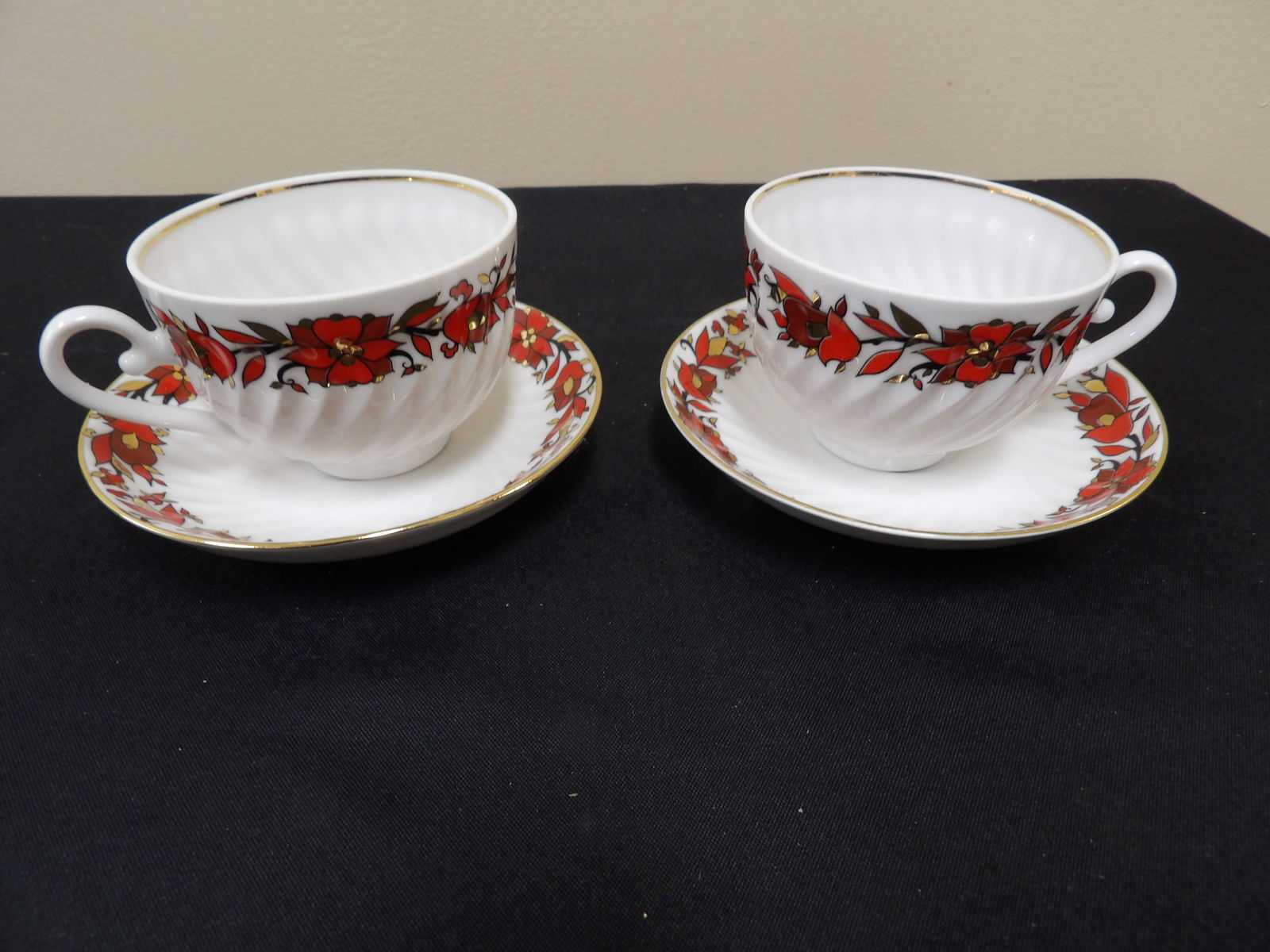 lot of 4 Russian Lomonosov hand decorated Russian tea cups and saucers (1 of 4)