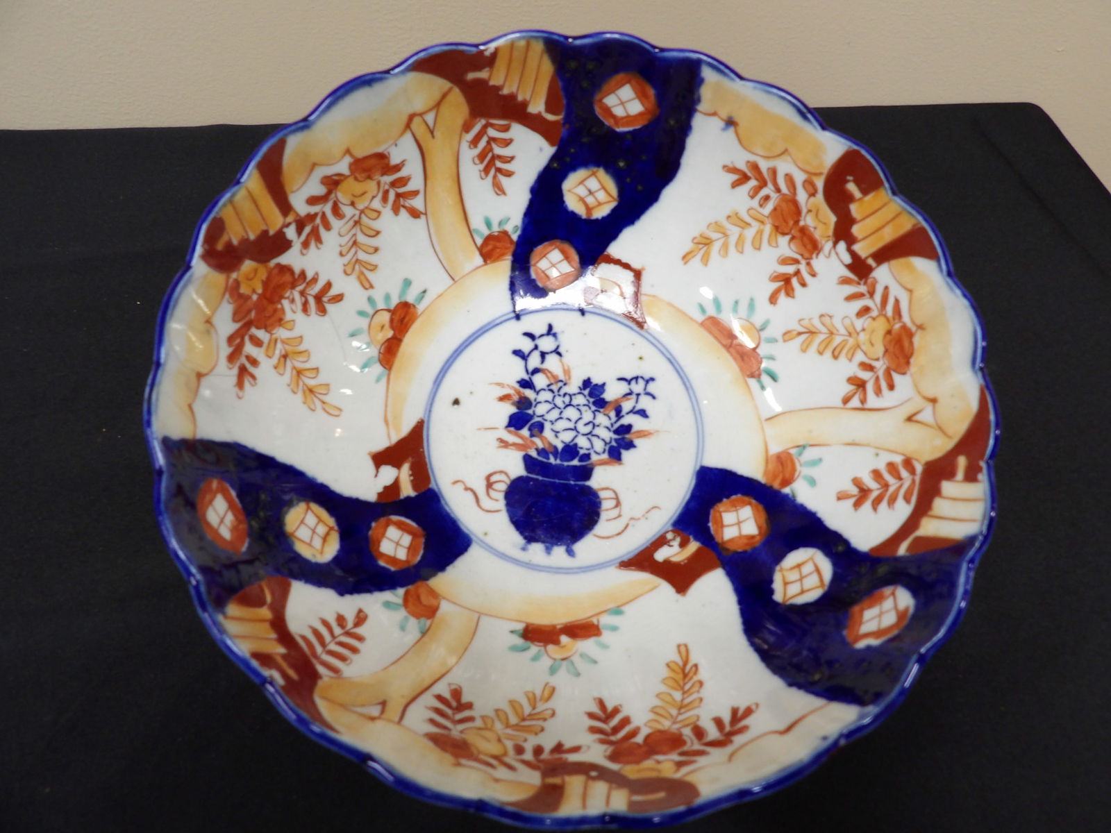 Japanese Imari large hand painted porcelain bowl 10 inches (1 of 7)