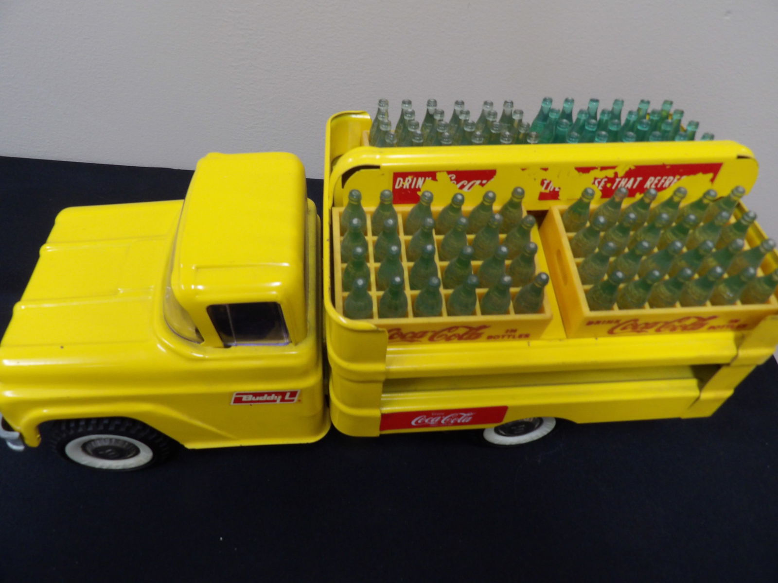 vintage Buddy L pressed steel Coca-Cola delivery truck full with bottles (1 of 7)