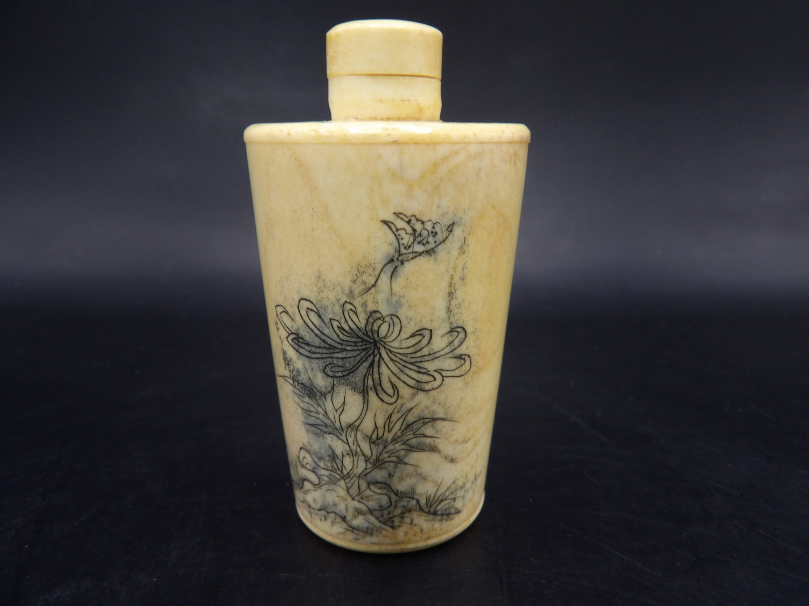 Chinese carved bone snuff bottle: 2.5 inches height.